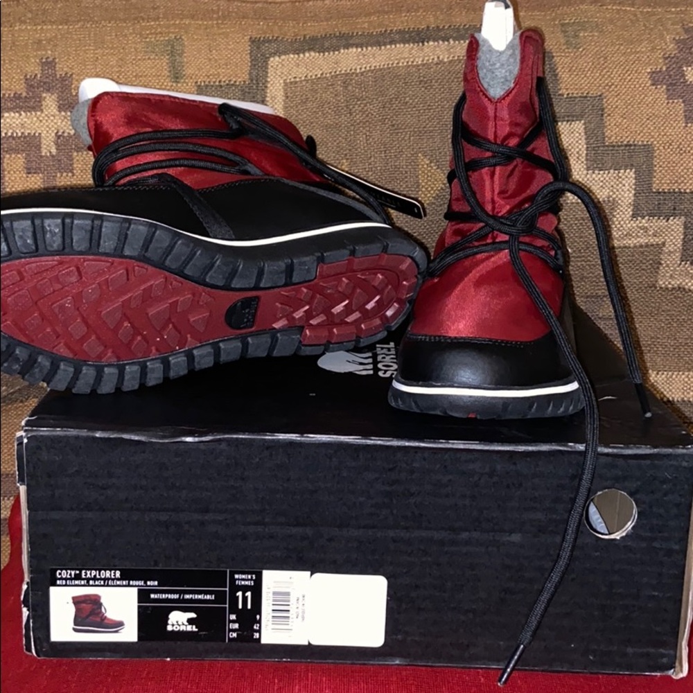 Sorel Boots Size 11 NWT